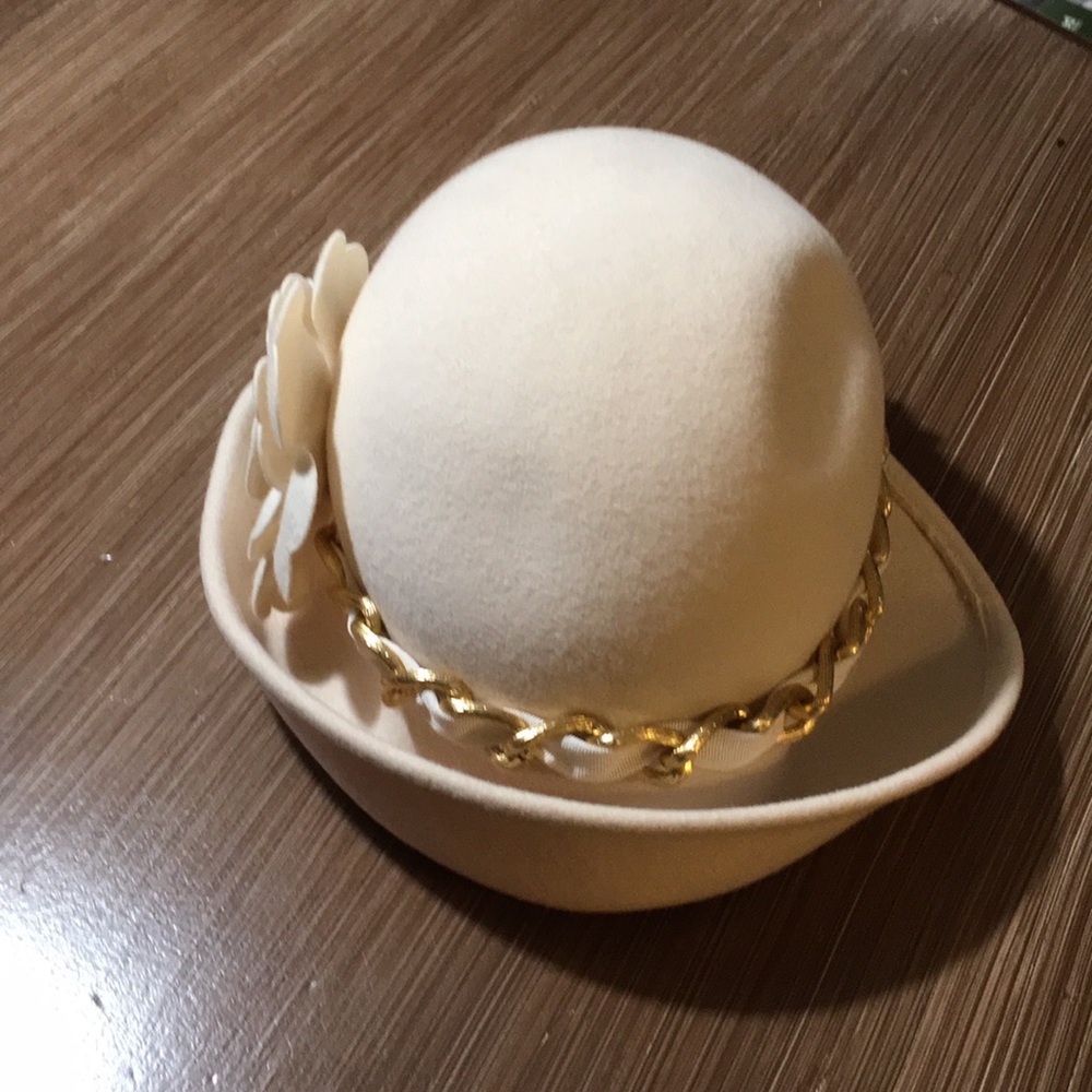 Adolfo white hat with chain